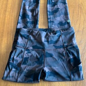 Yoga Lululemon Leggings Camo Size 4 EUC (length 7/8)